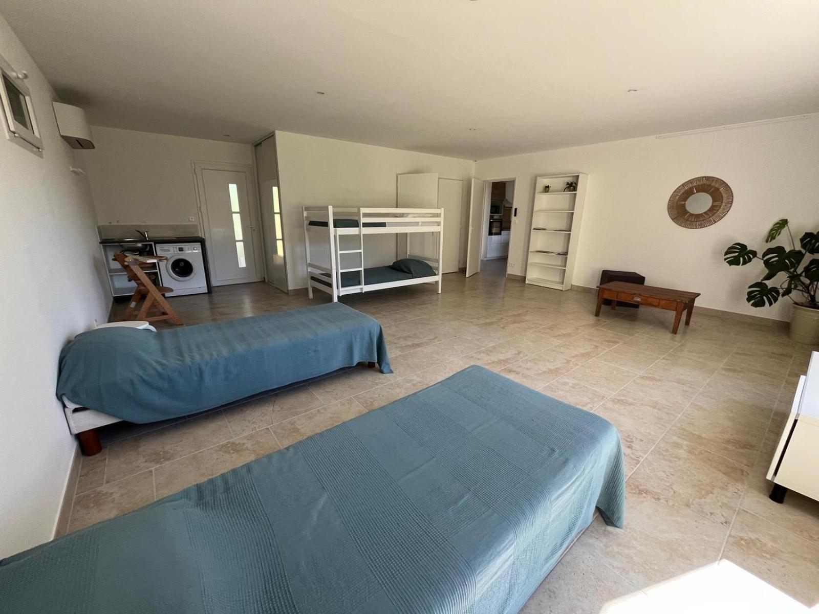 Au Fil De Soi Villa Saint-Julien-de-Peyrolas Kamer foto